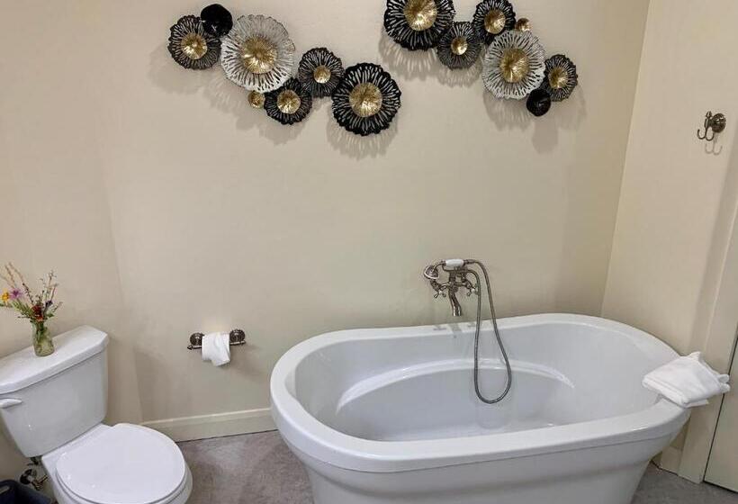 Annie S Place Bed & Breakfast