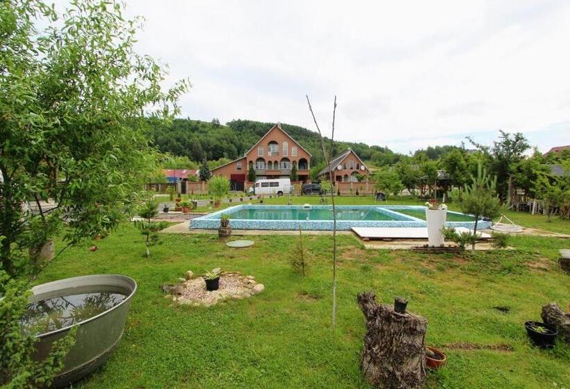 تختخواب و صبحانه фазенда змерега