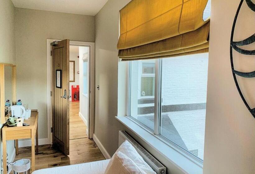 مبيت وإفطار The Swan Inn Letton