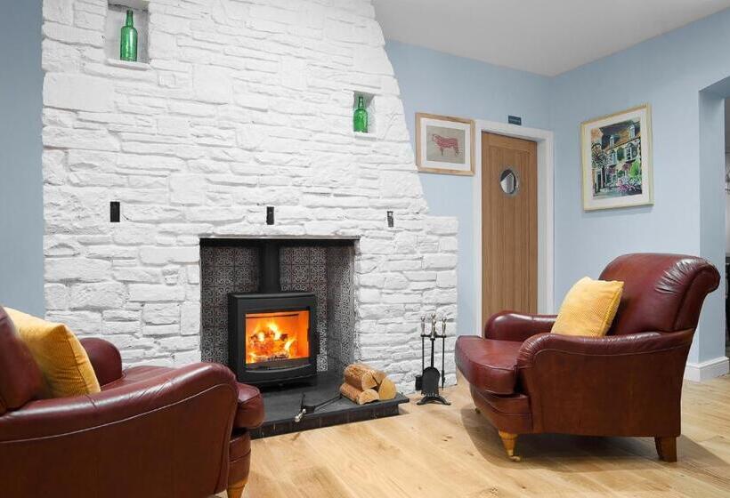 민박 The Swan Inn Letton