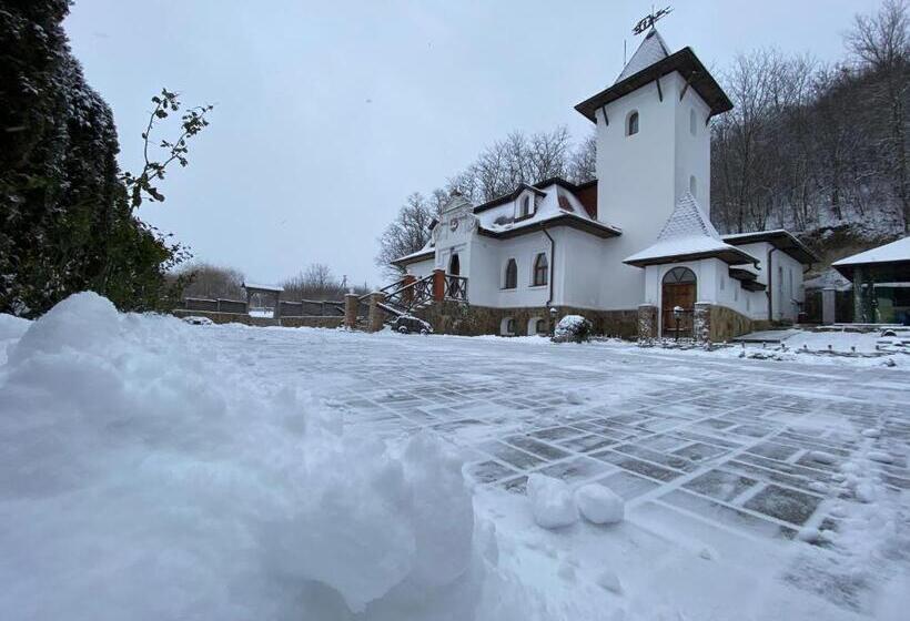 호텔 готельний комплекс трапезна