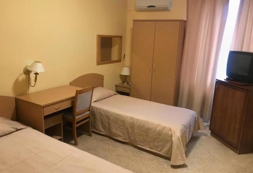 Hotel готель ягодин