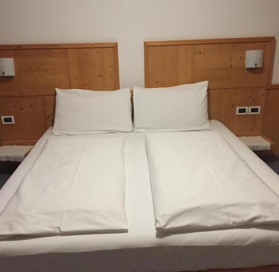 בית מלון כפרי Albergo Bar Ristorante Dolomia