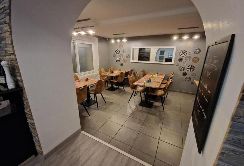 Отель Berry Hôtel La Châtre