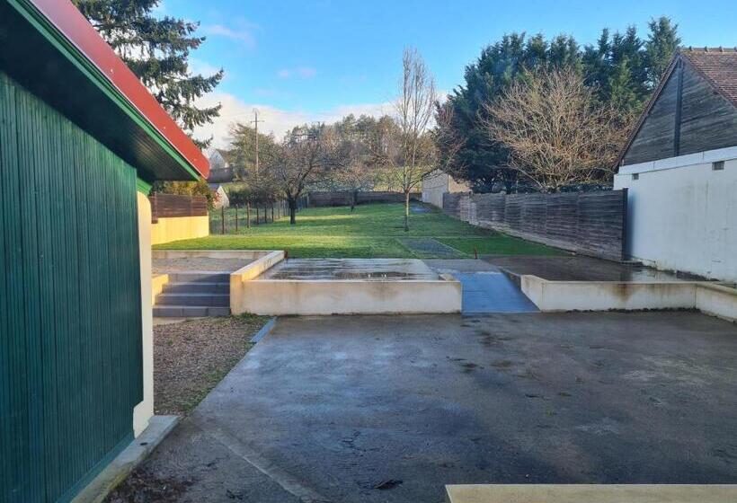 Отель Berry Hôtel La Châtre