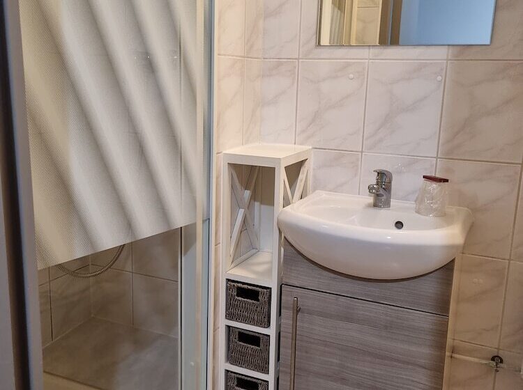 Отель Berry Hôtel La Châtre