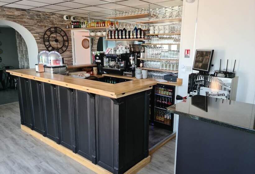 Отель Berry Hôtel La Châtre