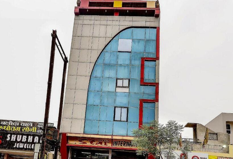 ホテル Capital O 79766  Star International