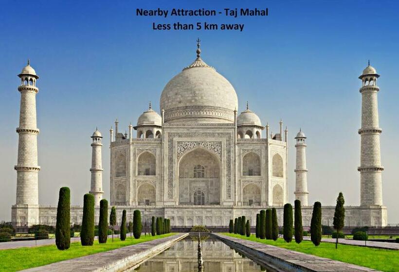 Отель Capital O 81565 Deluxe Inn Agra