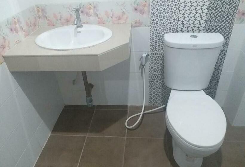 בית מלון כפרי Chawalee Place