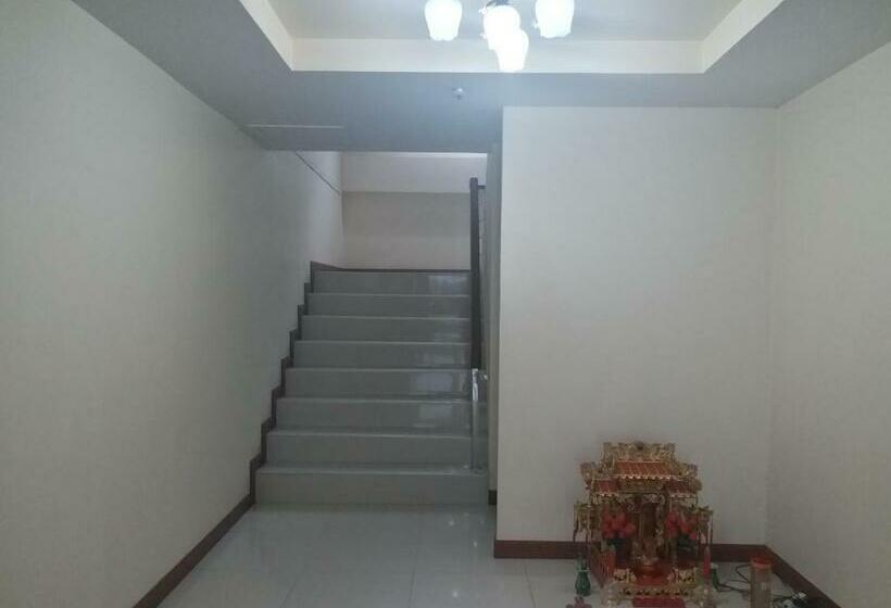 בית מלון כפרי Chawalee Place