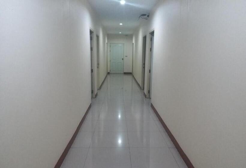 בית מלון כפרי Chawalee Place