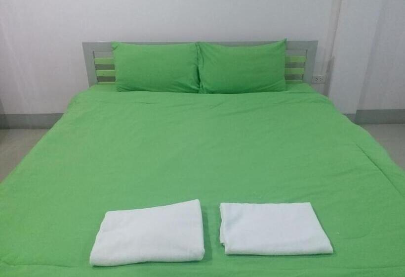 בית מלון כפרי Chawalee Place