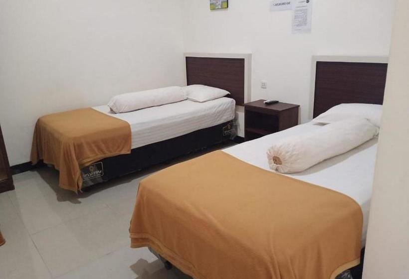 בית מלון כפרי Fidelia Homestay Palu Mitra Reddoorz