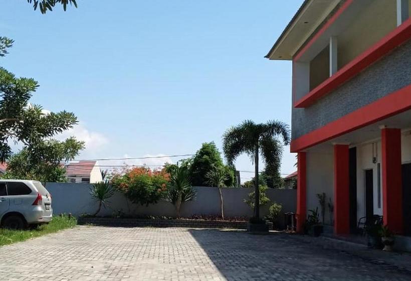 בית מלון כפרי Fidelia Homestay Palu Mitra Reddoorz