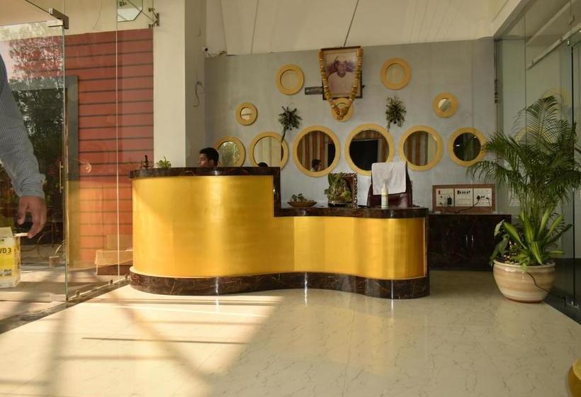 Отель Golden Palms