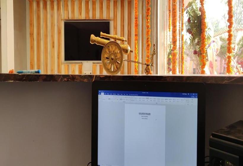 Отель Golden Palms