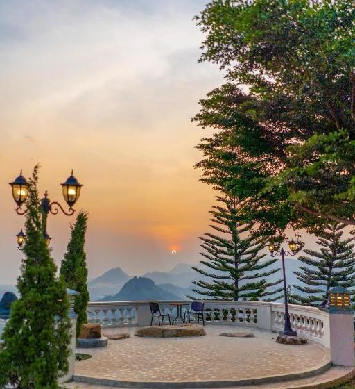 Отель Hidden Valley Hills