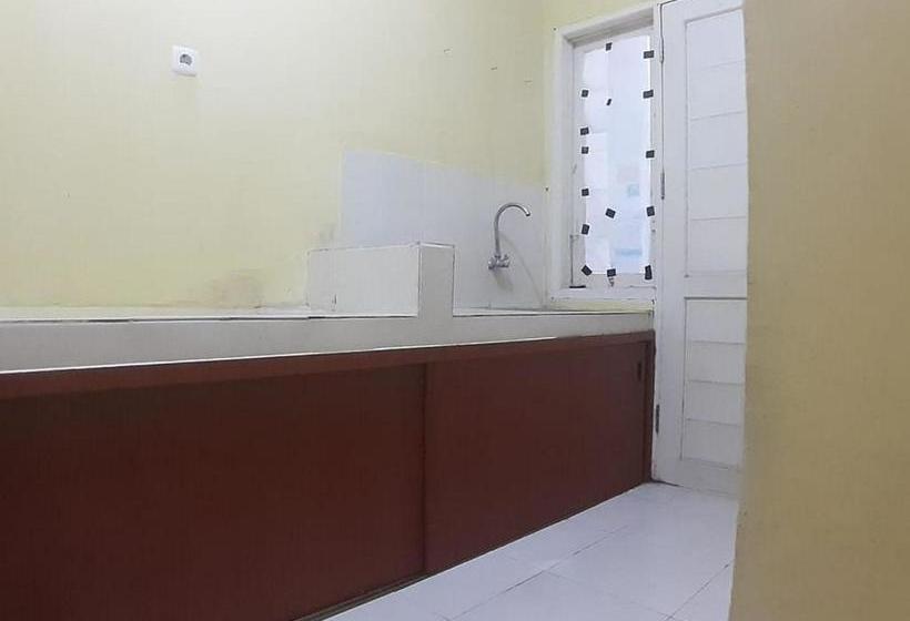 בית מלון כפרי Koolkost Syariah Near Universitas Hasanuddin Makassar