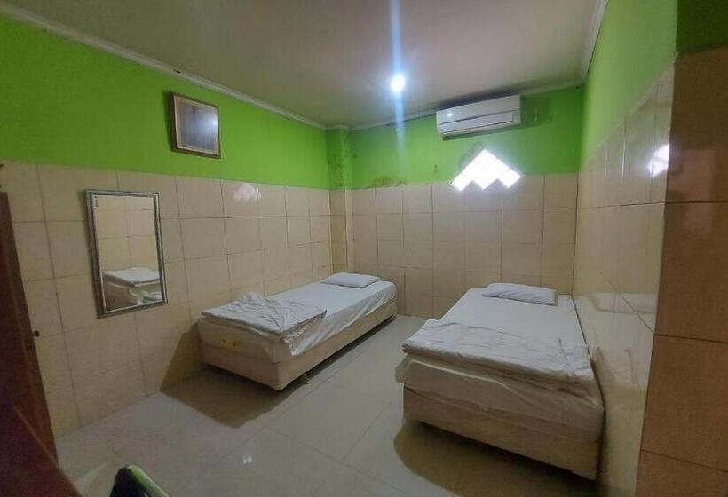 בית מלון כפרי Mulia Kendari Mitra Reddoorz