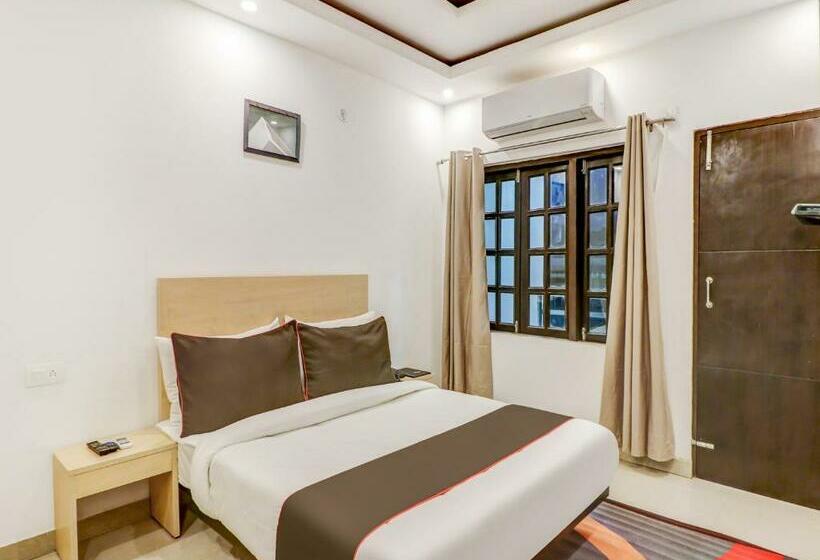 Отель Collection O 79138 Collection O Premier Inn