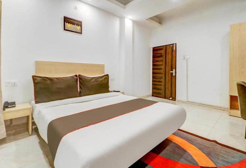 Отель Collection O 79138 Collection O Premier Inn