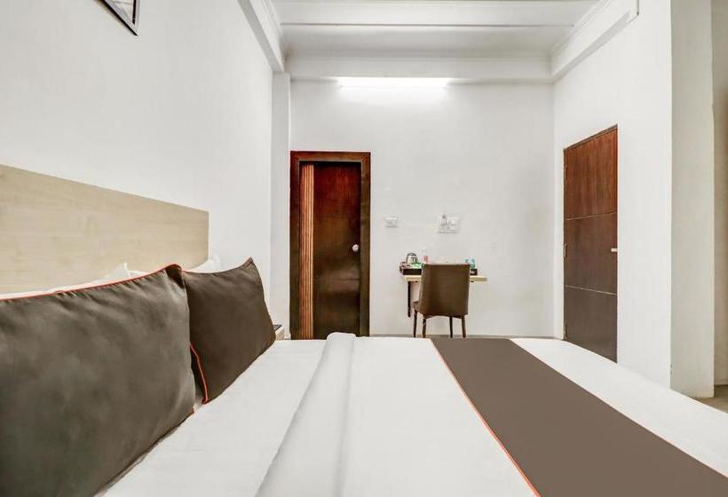 Отель Collection O 79138 Collection O Premier Inn