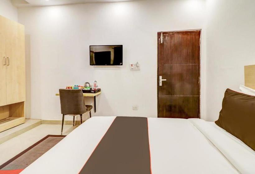 Отель Collection O 79138 Collection O Premier Inn