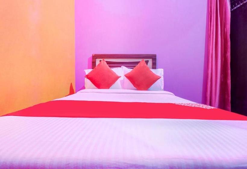 Отель Oyo 79756 Holiday