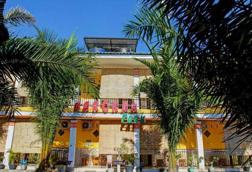 בית מלון כפרי Oyo 90065 Homestay Barokah Park