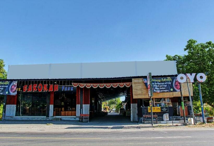בית מלון כפרי Oyo 90065 Homestay Barokah Park