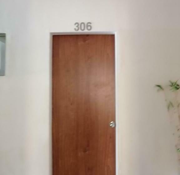 هتل Reddoorz @ Bansud Oriental Mindoro