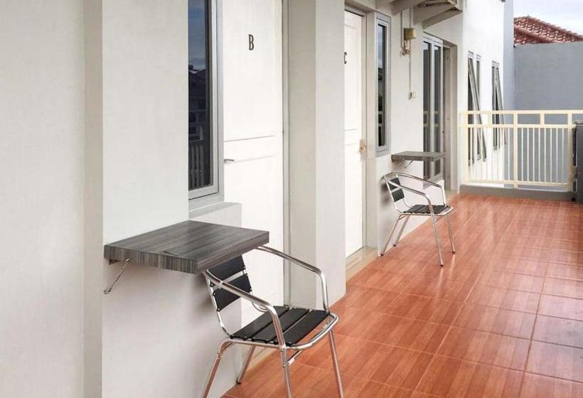 호텔 Reddoorz @ Citraland Surabaya