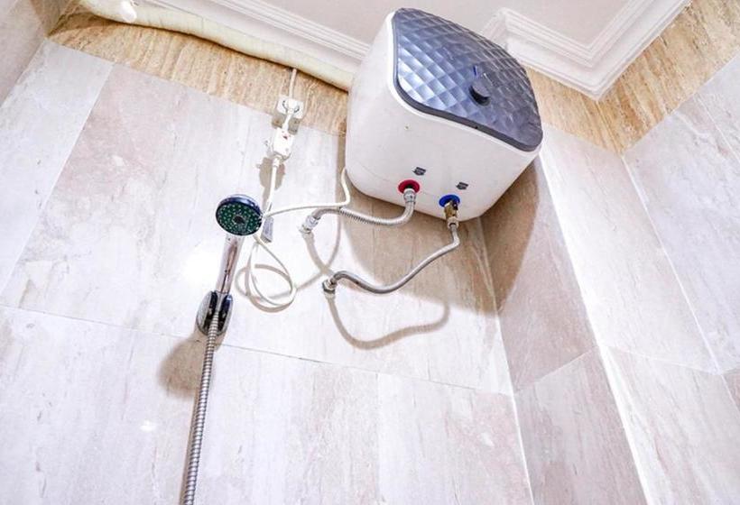 호텔 Reddoorz @ Citraland Surabaya