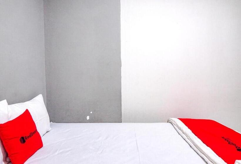 호텔 Reddoorz @ Citraland Surabaya