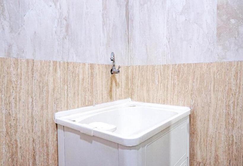 호텔 Reddoorz @ Citraland Surabaya