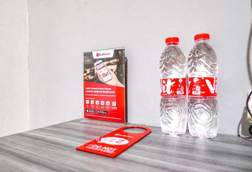 호텔 Reddoorz @ Citraland Surabaya