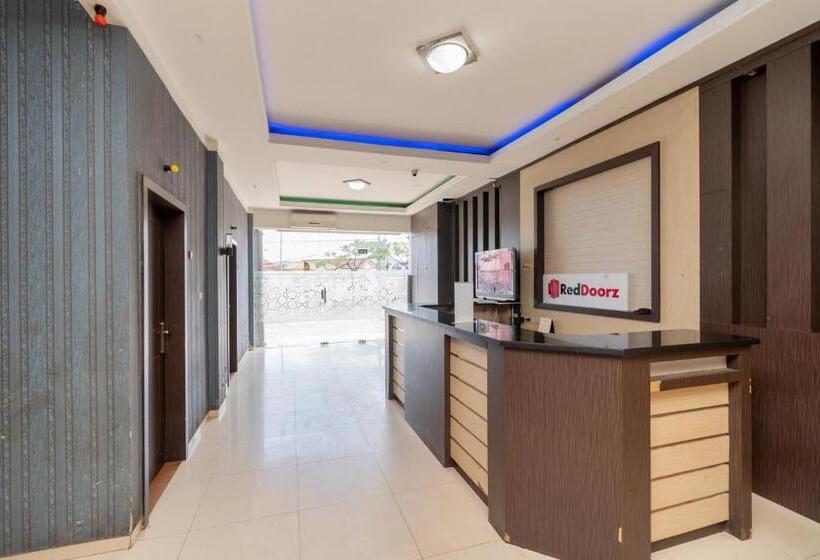 ホテル Reddoorz @ Jalan Gajah Mada Lampung