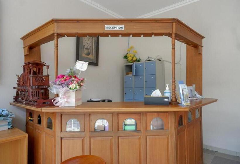 ホテル Reddoorz @ Jalan Majapahit Semarang