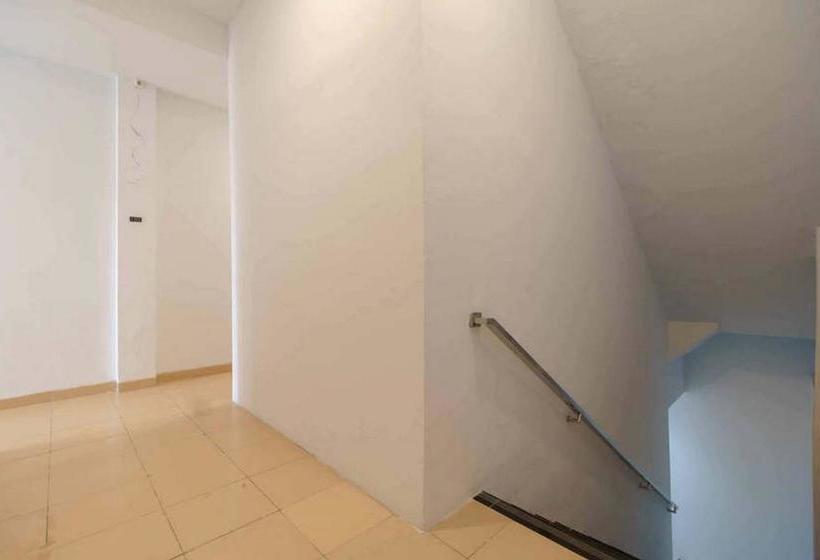 בית מלון כפרי Reddoorz @ Mutiara Residence