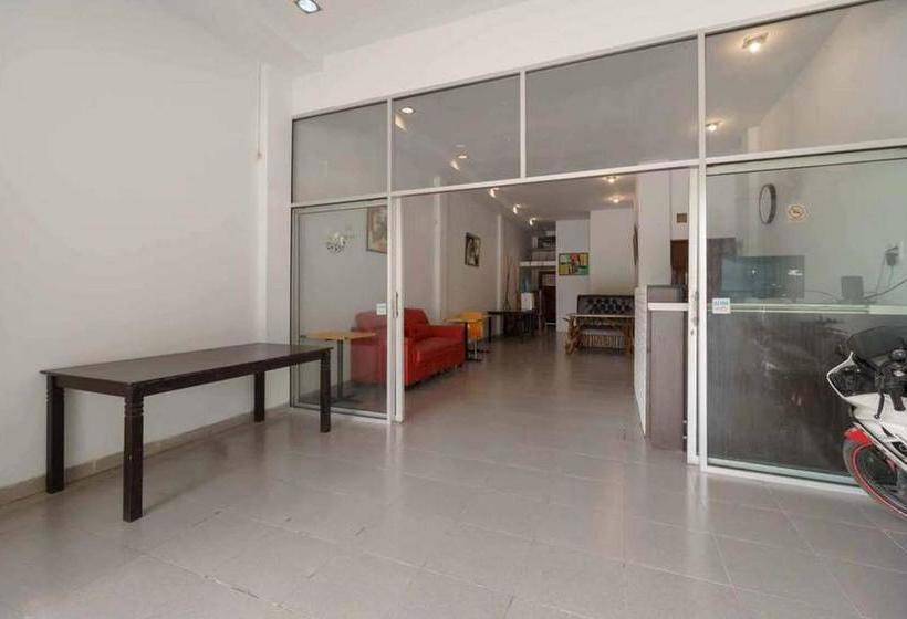 בית מלון כפרי Reddoorz @ Mutiara Residence