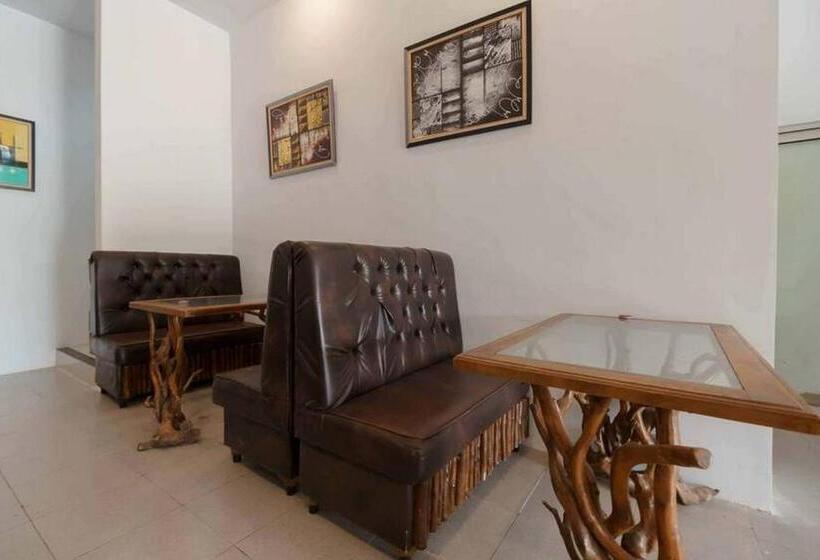 בית מלון כפרי Reddoorz @ Mutiara Residence