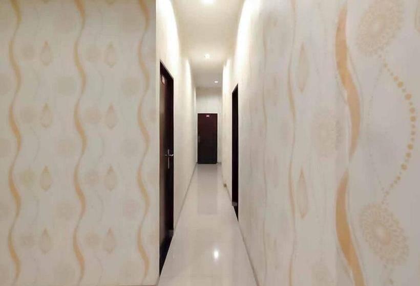 호텔 Reddoorz Plus @ Jalan Letda Sujono Medan 2