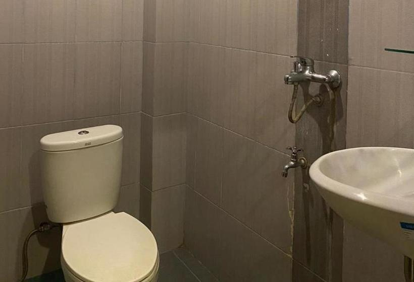 فندق Reddoorz Plus Syariah @ Jalan Syiah Kuala Banda Aceh