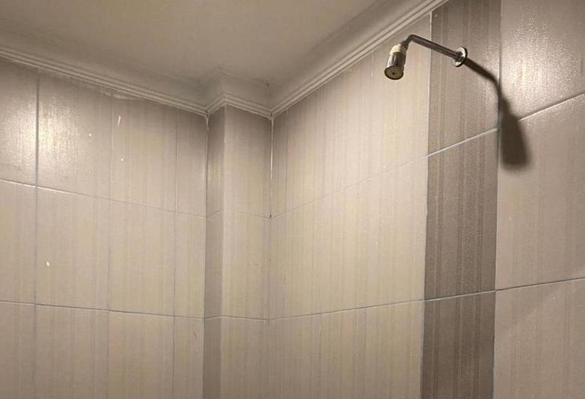 فندق Reddoorz Plus Syariah @ Jalan Syiah Kuala Banda Aceh