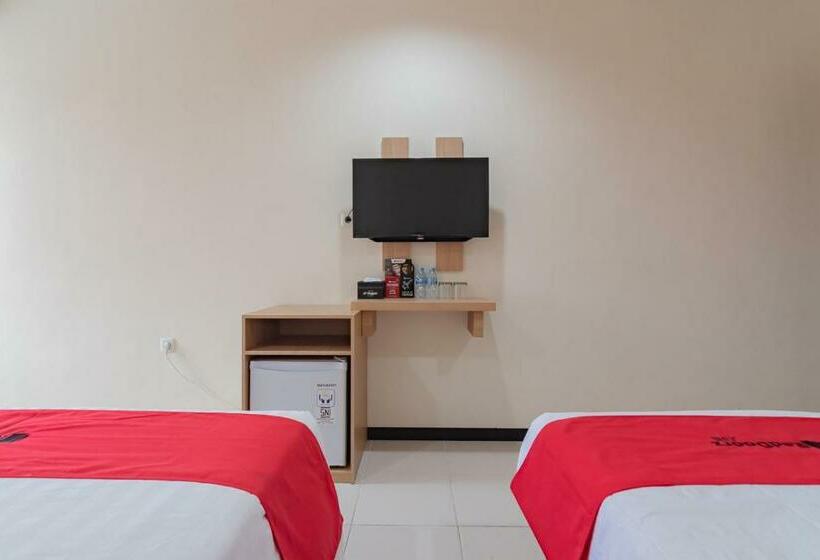 בית מלון כפרי Reddoorz Syariah Plus Near Tanjungpura University 2 Pontianak