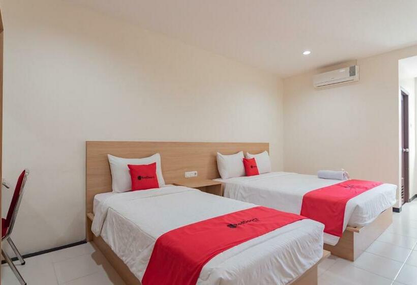 בית מלון כפרי Reddoorz Syariah Plus Near Tanjungpura University 2 Pontianak