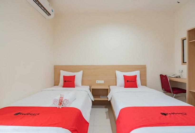 בית מלון כפרי Reddoorz Syariah Plus Near Tanjungpura University 2 Pontianak