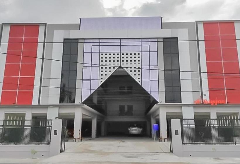 בית מלון כפרי Reddoorz Syariah Plus Near Tanjungpura University 2 Pontianak