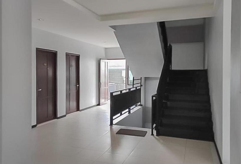 בית מלון כפרי Reddoorz Syariah Plus Near Tanjungpura University 2 Pontianak